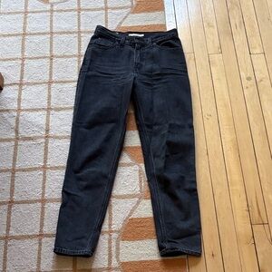 Levi’s black ‘80s mom jeans in size 26